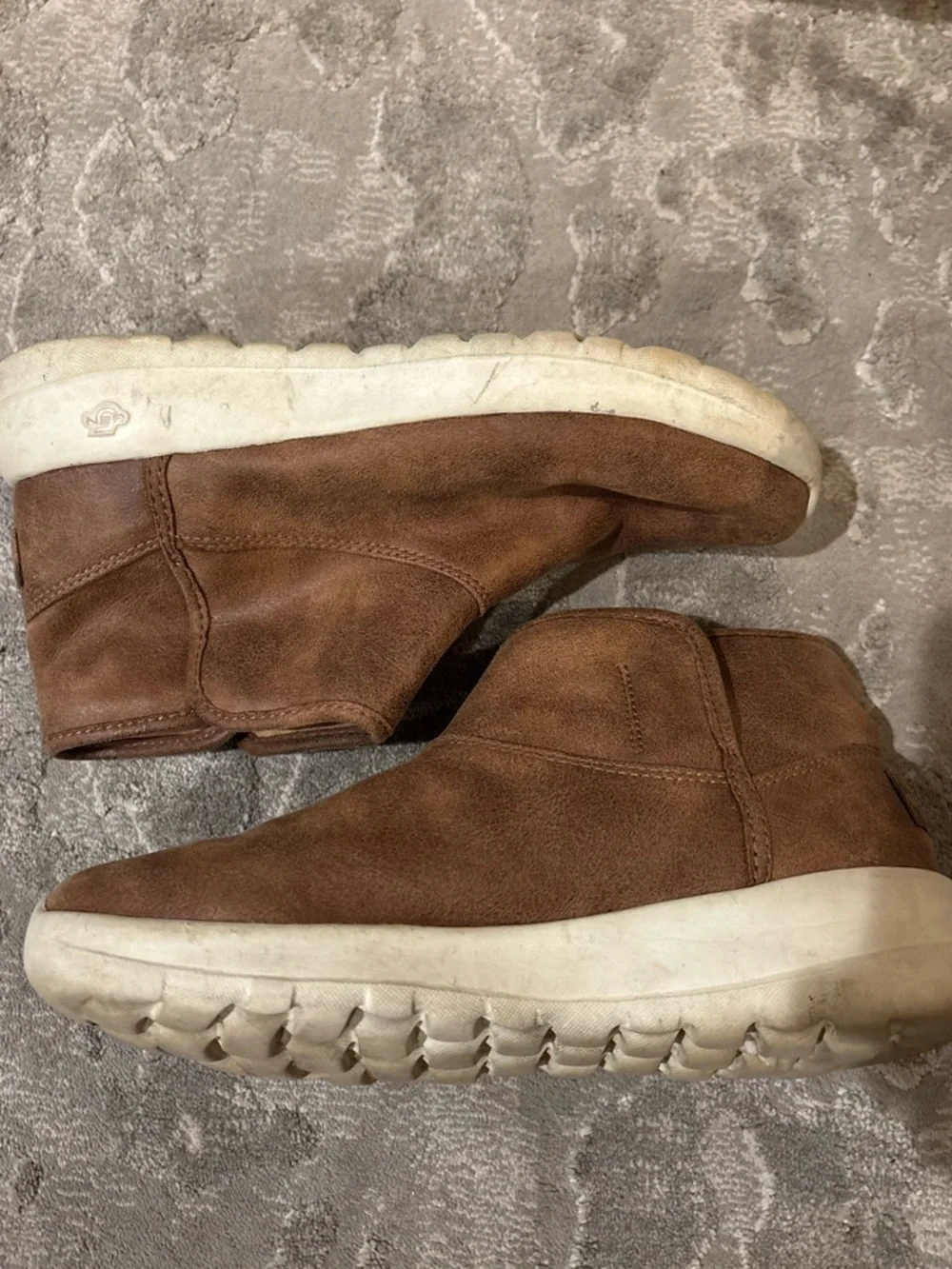 Skechers Brown Suede Slip-On Winter Boots with White Sole women’s size 6.5